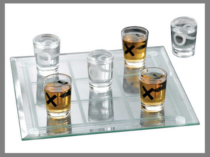 Tic-tac-toe shot glass set