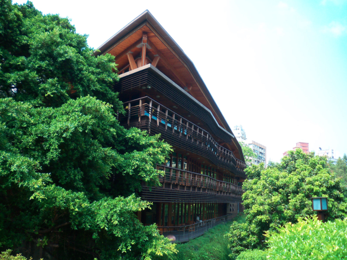 The Beitou branch of the Taipei Public Library, described on the website as a "paradise of books," resembles a large treehouse. There