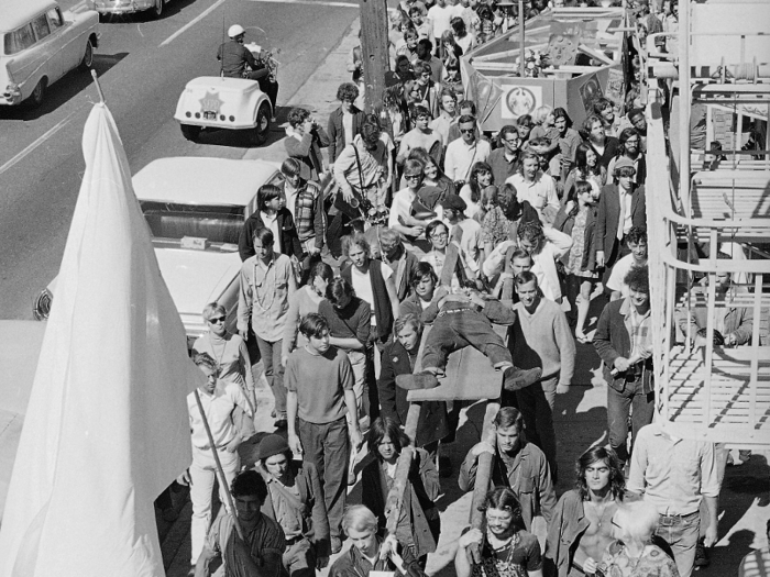 As the summer ended, a lot of the temporary hippies left the city and headed back to their home towns. In October 1967, there was even a mock "funeral" for the hippie movement.