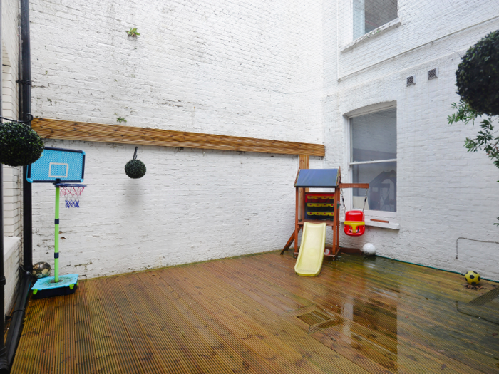 A small garden patio connects the main house to the mews in the back.