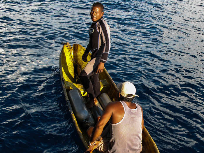 The Spanish Lady hits the jackpot and finds a large number of lobsters in one area. All men are ordered back in the water for another dive.