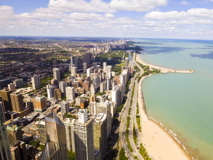 6. Chicago, which sits on the shores of Lake Michigan in Illinois, is the third-largest city in the US. Chicago is home to a skyline filled with stunning skyscrapers and famous sports stadiums like Wrigley Field and Soldier Field. The city is also known for hosting prime jazz and music events, including the Lollapalooza festival.