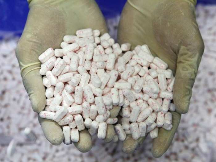 These connections are making it possible for American drug dealers to produce large quantities of the drug in pills that can resemble prescription painkillers like hydrocodone.