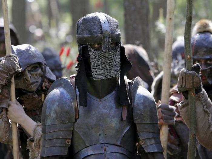 Suit armor is expensive, heavy, and inflexible. Battling in the forest while wearing it must take true dedication.