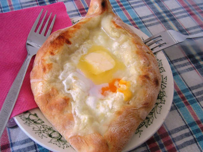 Georgia: Khachapuri