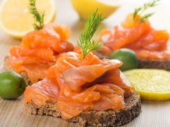 Scotland: Smoked salmon on brown bread