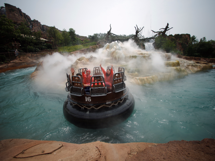 And features Roaring Rapids, a ride that takes you through Roaring Mountain and past a beast that lurks within.