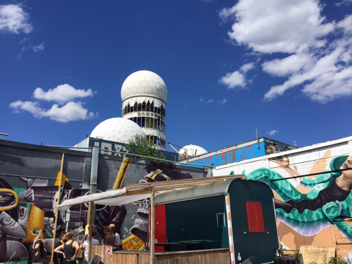 The radomes were once home to rotating satellite dishes, some of which measured around 12 metres. Locals referred to the radomes as "Berlin