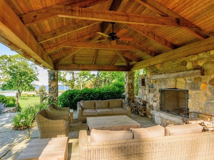 The outdoor fireplace pavilion is the best way to enjoy warm summer nights, and is ideal for entertaining.