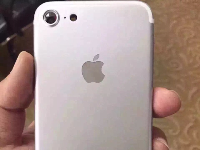 This photo reinforced rumors that the regular iPhone 7