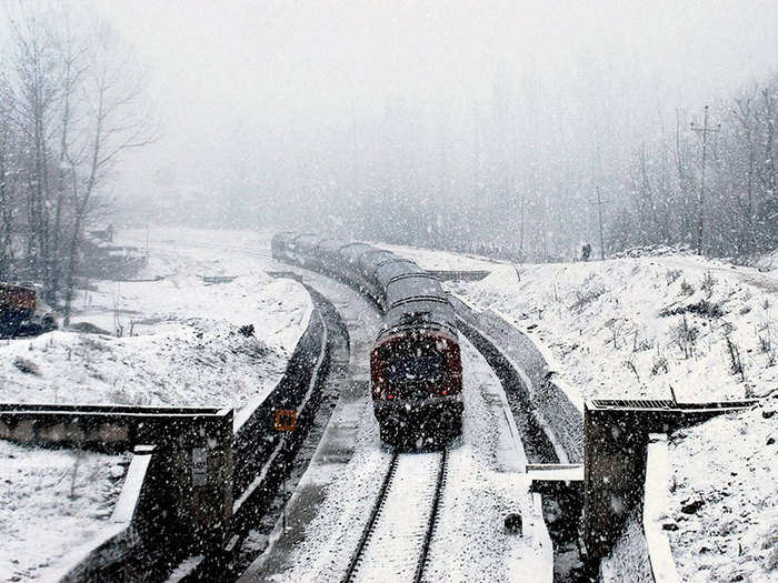 Snow Sojourn (Qazigund- Baramulla)