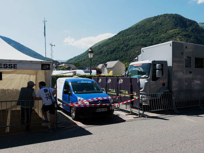 A courier who has worked for the Tour for years is in charge of transporting all the samples.