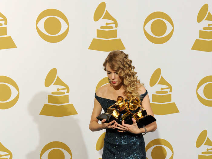 Always a fan of sparkles — she wears a lot of them — Taylor was wearing this blue gown when she dropped one of her Grammy Awards in 2010.