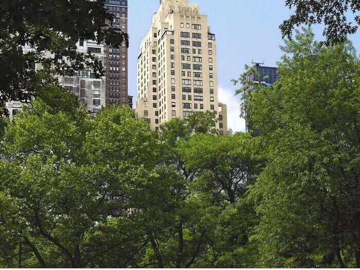 With space in New York City famously scarce, this large, luxurious apartment for six with sweeping views of Central Park is not to be missed. The private residence includes a modern open kitchen with a bar and a full living/dining room, and sits within walking distance to some of the world