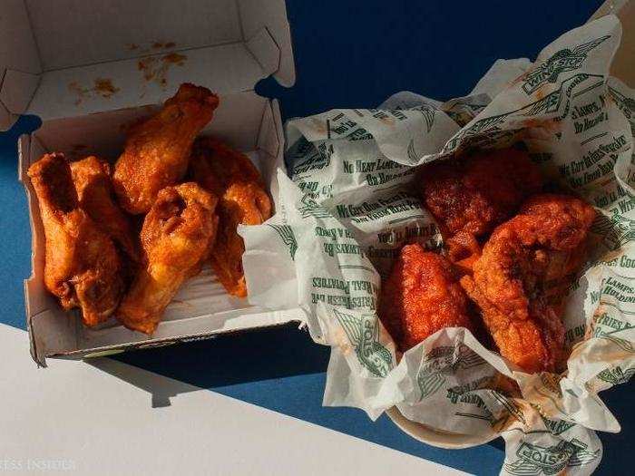 The Mild flavors are up first for the coin toss — Buffalo Wild Wings (BWW) on the left, and Wingstop on the right.