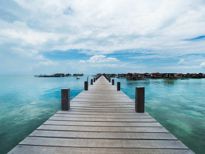 Tour agencies would only agree to take Réhahn to resorts, and most fishermen he encountered along the waterfront spoke no English. When he was lucky enough to find someone who did, the price they asked for the trip was high.