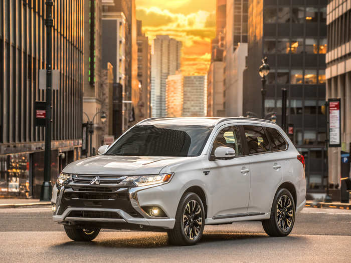 6. The 2017 Mitsubishi Outlander PHEV is able to detect pedestrians and blind spots to prevent accidents. It also can detect oncoming vehicles from behind for when you