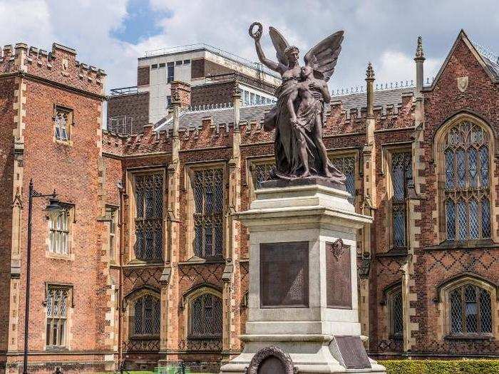 7. In Northern Ireland, this intricate war memorial sits right at the front of The Queen