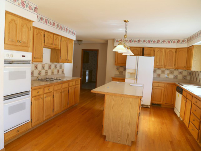 Lindsay Wilkes from The Cottage Mama wanted her new kitchen to be bright, timeless, and warm.