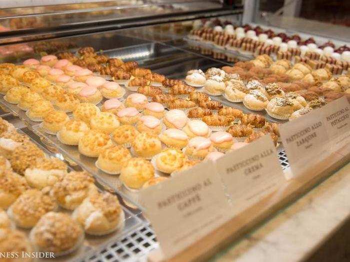 For dessert, stop for a pasticcini, or bite-sized Italian pastry.