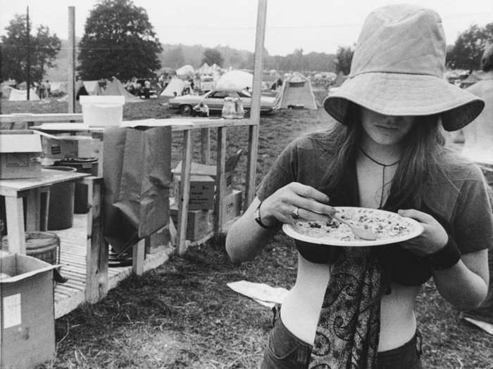 Hippie commune Hog Farm was tasked with providing free food for the Woodstock attendees. However, due to the huge number of attendees and lack of resources, a US Amy helicopter was assigned to deliver food to the grounds.