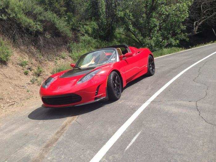 And it truly is the steering that brought me back. Like the Lotus Elise that the Roadster is based on, the steering is heavy but crammed with feedback. The lack of power assist gives you a point-and-shoot sense at speed.