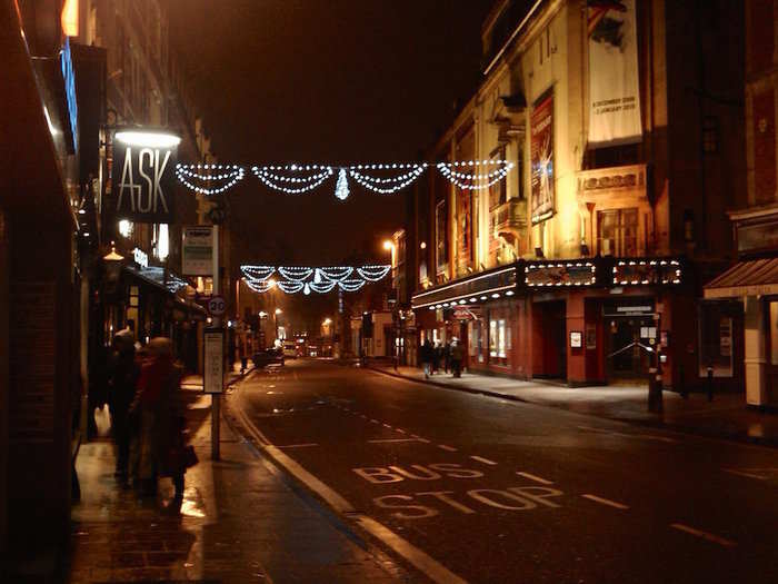 When college parties wind down, Erin and her friends head out into the city centre. George Street, which has some cool student hangouts and bars, is one of her favourite places to go out.