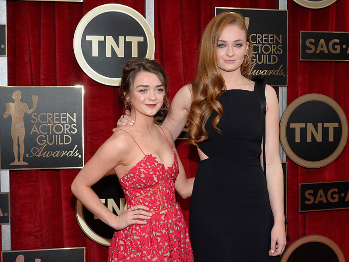 Maisie Williams and Sophie Turner might only be a year apart, but the "Game of Thrones" costars stand at 5