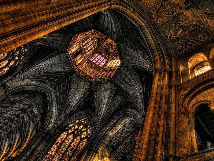 15. Admire the stunning octagon-shaped ceiling of Ely Cathedral in Cambridgeshire.