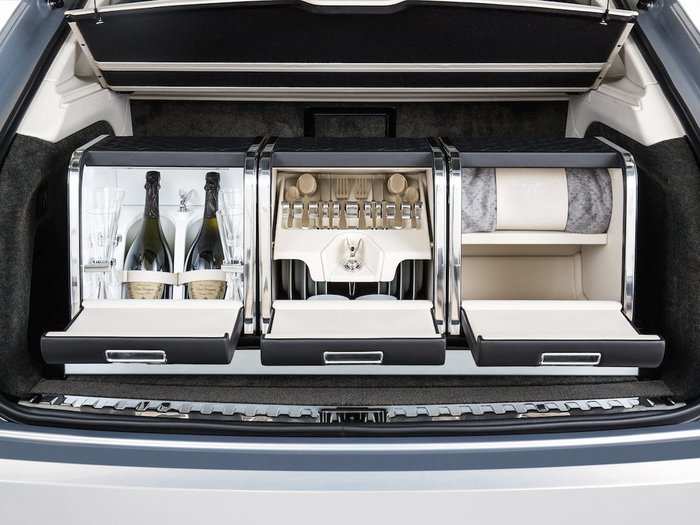 Those who elect to get the Mulliner Hamper Set get a refrigerator, fine china set, and storage area for dry food that fits comfortably in the trunk.