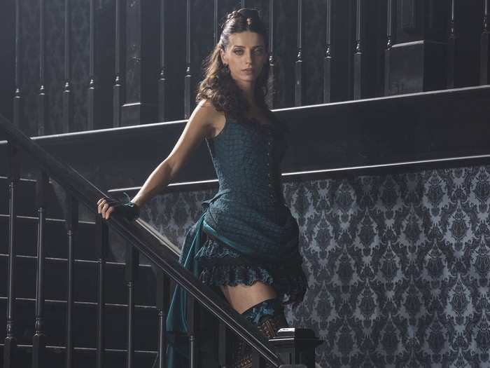 Clementine Pennyfeather (Angela Sarafyan), was designed to be beautiful and intriguing, and is therefore "one of Westworld’s most popular attractions." So, yeah, guests can sleep with robots.