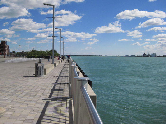 MICHIGAN: Detroit River Walk