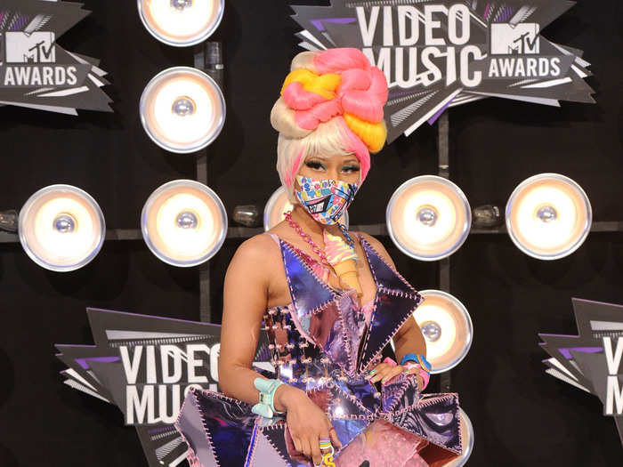 That same year, Nicki Minaj did not hold back with her intricate and colorful outfit.