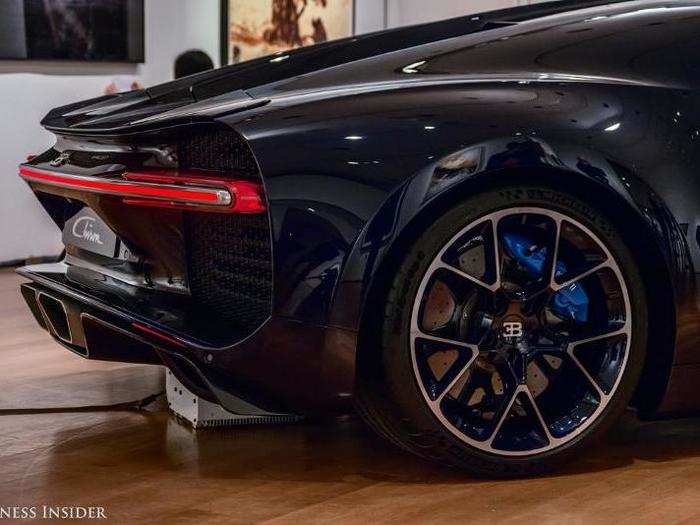 To bring the Chiron to a stop, Bugatti installed a set of massive disc brakes measuring 16.5 inches in the front and 15.7 inches in the back. In addition, the retractable rear spoiler doubles as a large air brake which can be deployed under hard braking.