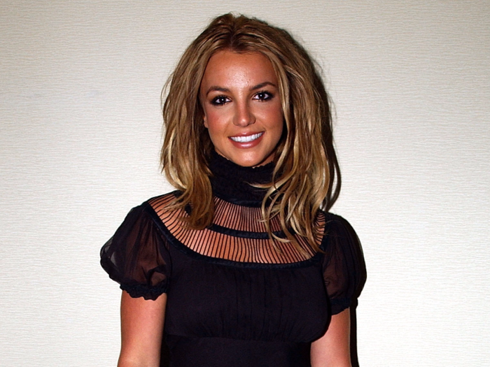 This 2003 look is peak "casual turtleneck" for Britney. Those slightly puffed short sleeves just slay.