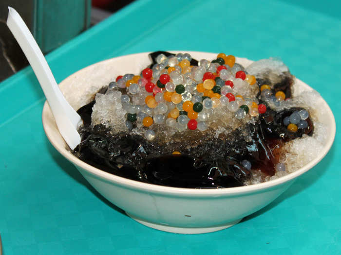 This grass jelly with IQ balls is a sweet gelatinous dessert that