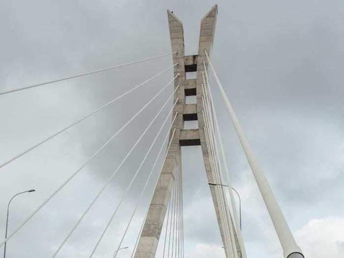 When Zuckerberg visits another country, he always makes sure to go for a run. Here he is jogging across the Ikoyi Bridge in Lagos: