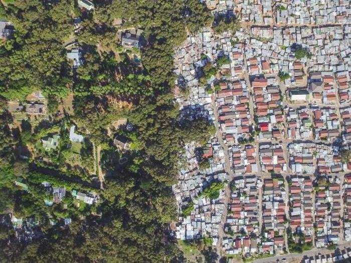 The wealthy, white people claimed leafy neighborhoods on the Atlantic seaboard and near Table Mountain, closer to the downtown area and its resources.