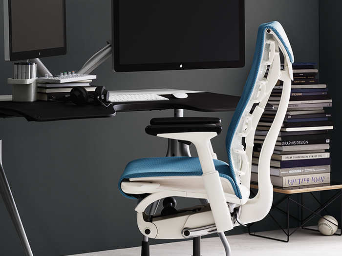 One thing you have to understand about the Embody, and basically all high-end chairs, is that getting it into your office or home is only the first step. Then you have to dial in the ergonomics.