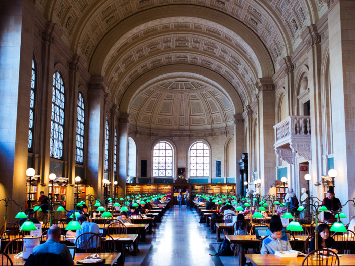 24. Founded in the mid-19th century, the Boston Public Library boasts an impressively spacious reading room and a courtyard encircled by archways.