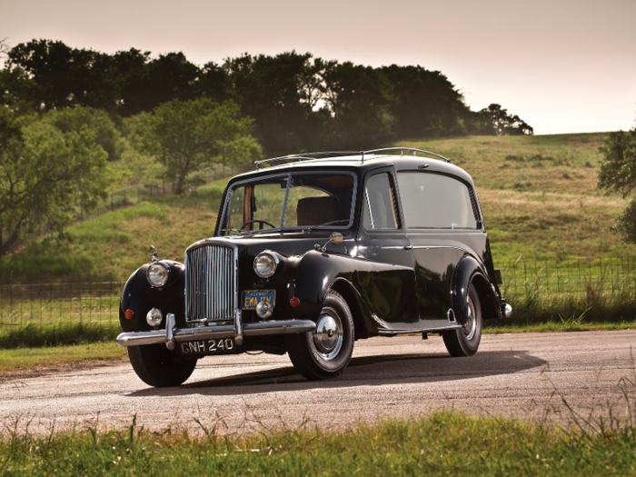 But Lennon purchased this 1956 Austin Princess for his personal use from a mortuary in Manchester in 1971.