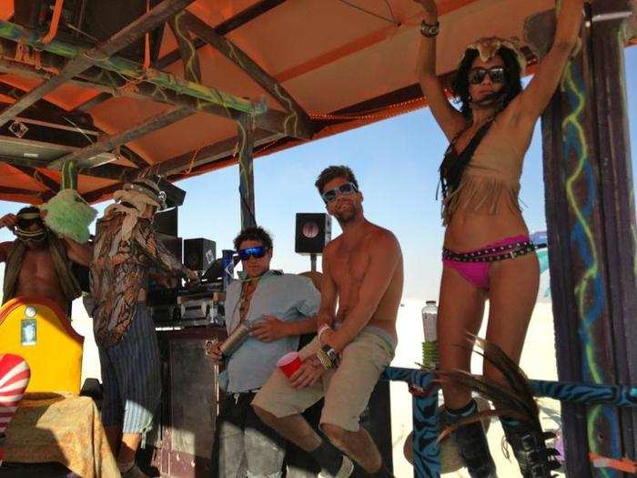 Burning Man Irish Bar mishap - w4m