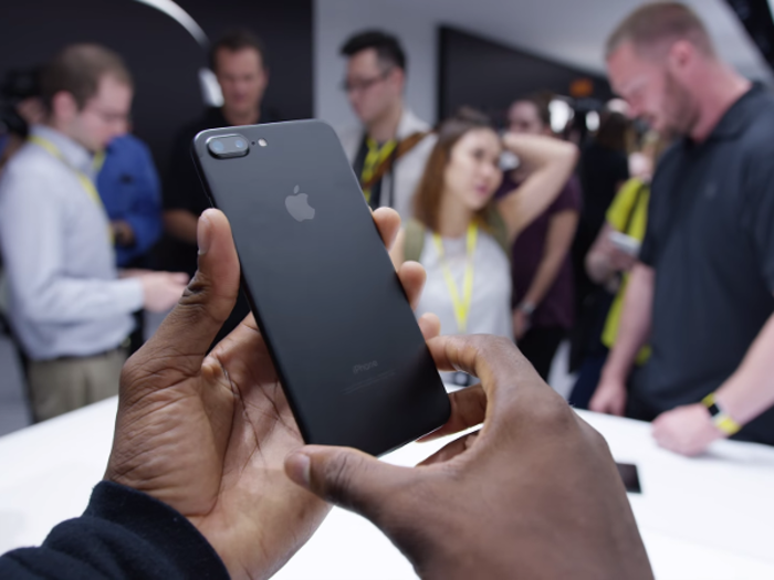 And this is the larger 5.5-inch iPhone 7 Plus model in the same matte black color.