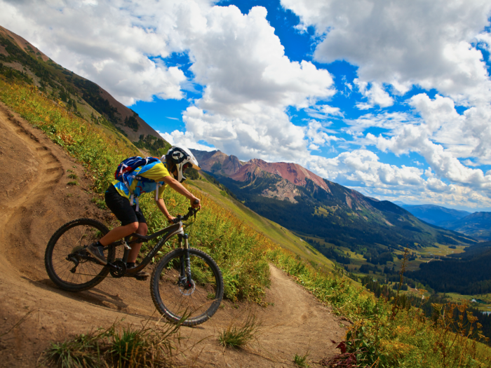 Mountain biking: Using the per-hour spent doing the sport calculation, mountain bikers