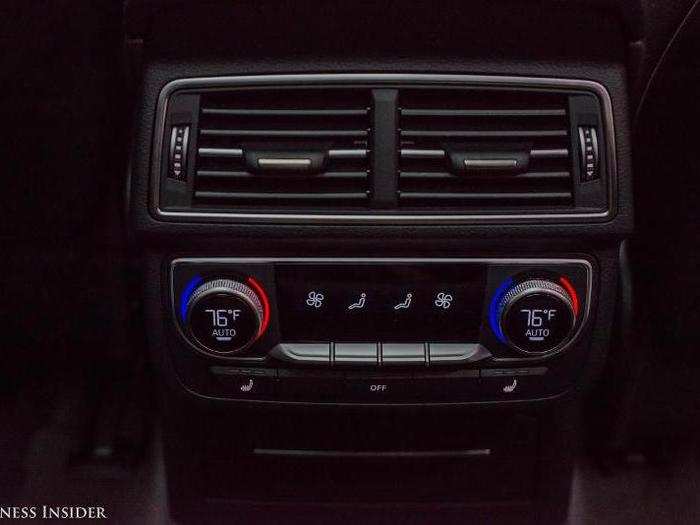 The climate readouts are cleverly and compactly displayed right on the control knobs.