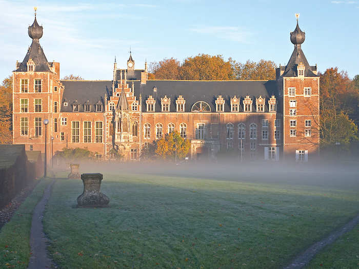 6. The gorgeous Main Building of the University of Leuven in Belgium used to be a chateau dating back to the 15th century.