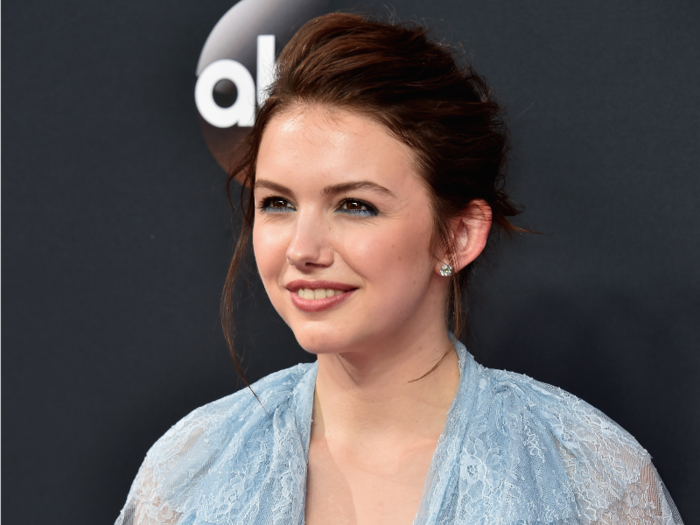 English actress Hannah Murray is barely recognizable as Gilly on the Emmys red carpet.