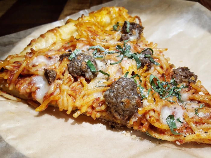 Spaghetti and meatball pizza, Jinny