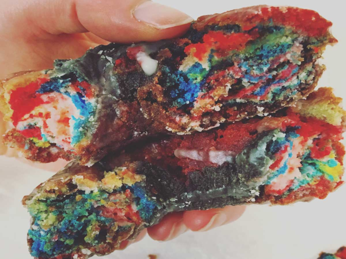 Rainbow cake doughnut, Moe