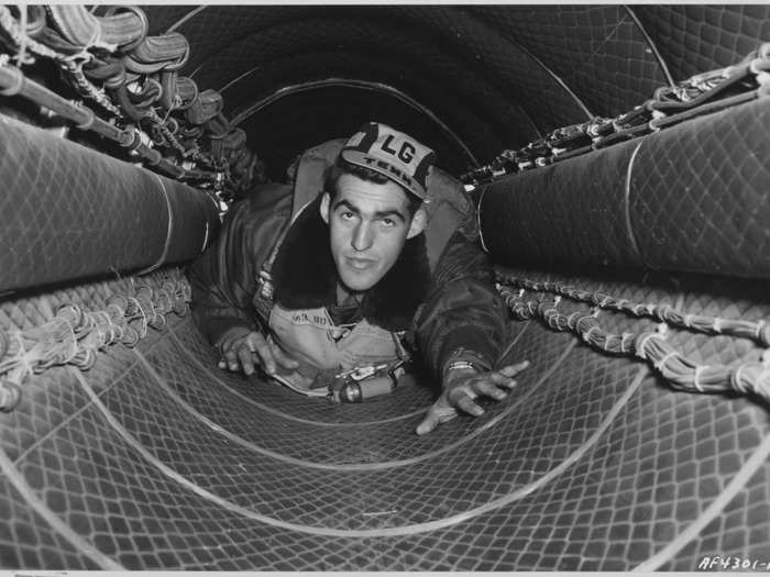 Only the front and back compartments were pressurized, meaning that the crew had to crawl over the bomb bay via a narrow 35-foot tunnel.